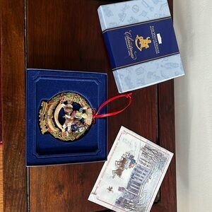 2003 White House Ornament complete with box & inserts. Like new condition.